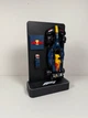 Дисплей с логотипом для конструктора Oracle Red Bull Racing RB20 (77243) Speed Champions - Формула 1 2024 / Ред Бул / Подставка Черная с Белым Акцентом - изображение 1