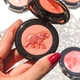 Румяна с эффектом сияния Chantecaille Philanthropy Cheek Shade Compact Elephant Smitten 2.5 г - изображение 5