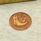 Памятная монета из меди на медную свадьбу – 7 годовщину брака с гравировкой силуэта супругов, кольцами и надписью "7 лет вместе" Гралекс 15-007-035-01 - изображение 3