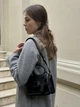 Женская черная классическая сумка 8747 кросс-боди на ремешке через плечо - изображение 10