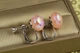 Сережки кліпси Xuping Jewelry кульки рожевий перламутр 1,6 см сріблясті - зображення 2