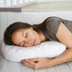 Подушка для сну ортопедична анатомічна Side Sleeper Pro ергономічна подушка-підкова проти хропіння, з виїмкою для вуха і підтримкою шиї та хребта, поліестер і синтетична бавовна Біла, FG-196 - зображення 13