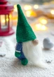 Новогодний вязаный гном – игрушка амигурумы для рождественского декора. Рождественский гном. Рождественские иг - изображение 2