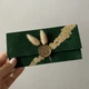 Конверт оксамитовий під гроші розмір 16,6 х 8 см з печаткою декором та привітальною листівкою на магнітній застібці зеленого кольору - изображение 3