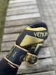 Боксерские перчатки Venum Elite Neo 10 oz (чорный-золотой) — PU кожа, для бокса, тренировок и спаррингов - изображение 3