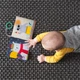 Розвиваюча м'яка книжечка Taf Toys Ведмедик Пол 8 текстурних сторінок, кріплення 12605 - зображення 7