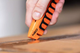 Nóż z ostrzem trapezowym NEO Tools metalowy korpus 63-707 (5907558472356) - obraz 12