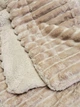 Плед-покрывало на овчине "Шарпей" Королевская полоска Malloory Home 150*200 см Бежевый - изображение 5