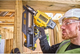 Акумуляторний цвяхозабивач DeWalt DCN930P2-QW для каркасних конструкцій 33° з акумулятором 5Ah (5902013967903) - зображення 3