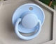 Пустушка BIBS 0-36 мiс De Lux Silicone Round - Baby Blue - изображение 1