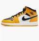 Кросівки підліткові Jordan 1 Mid Taxi (Gs) 37.5 Жовтий 554725-701 - зображення 1