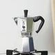 Кофеварка гейзерная Bialetti Moka Express алюминиевая 18 чашек 810 мл - изображение 2