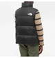 Жилетка мужская The North Face 1996 Retro Nuptse L Чорний NF0A3JQQLE4 - изображение 4