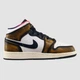 Кроссовки женские Jordan 1 Mid Se (Gs) 38 Белый DQ8418-071 - изображение 3