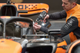 Wiertarko-wkrętarka udarowa DeWalt McLaren F1 Team Limited Edition (DCD85MP2T) - obraz 17