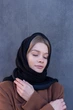 Косынка на голову женская зимняя теплая D.Hats черного цвета - изображение 5