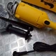 Шліфмашина кутова мережева DeWALT, 2200 Вт, d=230 мм, 6600 об/хв, вага 5.2 кг (DWE494) - зображення 4