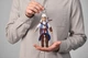 Брелок плюшевий ASSASSIN'S CREED Ratonhnhaké:ton 20 см - зображення 5
