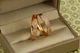 Сережки кільця Хuping Jewelry фігурні колечки з каменями 2,5 см золотисті - зображення 1