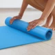 Коврик (мат) для йоги и фитнеса Gymtek NBR 1см голубой - изображение 7