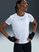 Спортивна футболка для фітнесу жіноча Nike W Nk One Classic Df Ss Top Wt IB9408-100 S Біла (197864225936) - зображення 1