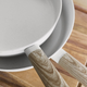 Patelnia Homla Loreburn z powłoką ceramiczną Biała 24 cm (5904183887548) - obraz 8
