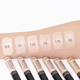 Консилер зі світловідбиваючими частинками The Saem Cover Perfection Tip Concealer 7мл 0.5 Ice Beige - зображення 2