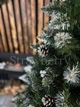 Искусственная заснеженная елка Гранделла высотой 2.3 м из ПВХ, роскошная новогодняя елка с густыми ветками, шишками и серебряной калиной для дома Зеленый - изображение 5