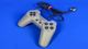 Набор Консоль Sony PlayStation 1 Classic Grey + 20 Встроенных Игр Б/У + Геймпад Проводной USB 2шт - изображение 4
