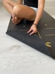 Коврик для йоги и фитнеса каучуковый Lita Asana Black PU/coconut/rubber Yoga mat черный 183х68х0,5 см - изображение 9