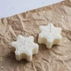 Рождественская аромасвеча "Снежинка", аромат - Просекко с клюквой, натуральный оливковый воск, 80 г. - изображение 4