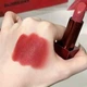 Увлажняющая матовая помада Burberry Kisses Matte Russet Collection Lipstick 93 Matte Russet 3.3 г - изображение 8