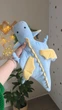 Дракончик антиколиковый с многоразовой солевой грелочкой, теплая успокаивающая мягкая велюровая игрушка для сна младенцев, комфортер, сине-жёлтый - изображение 10