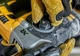 Перфоратор аккумуляторный бесщеточный DeWALT SDS-Plus с АКБ и ЗУ DCH274P2T - изображение 5