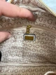 Женская сумка Guess 117 кросс-боди бежевая - изображение 5