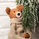 Figurka Homla Carol miś z choinką 27 cm (5906496712937) - obraz 5