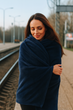 Дорожное мягкое одеяло-плед-подушка 2-в-1, фланель, тёмно-синее KT7003904 — универсальное для путешествий - изображение 4