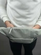 Сумка через плечо / на пояс Alo Yoga Funny Pack в сером цвете. - изображение 2