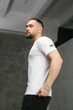Повсякденна футболка чоловіча з прапором на плечі Intruder біла трикотажна бавовняна патріотична стильна класична для чоловіків/M - зображення 3