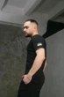 Класична футболка чоловіча з прапором на плечі Intruder чорна трикотажна бавовняна патріотична повсякденна стильна для чоловіків/M - зображення 2