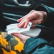 Вологі антибактеріальні, протигрибкові, противовірусні серветки для рук 75% спирту Janitex з приємним ароматом в пластиковому контейнері , 80шт - изображение 4