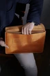 Чехол для ноутбука из винтажной кожи INCARNE Line для MacBook Air 13" 2016-2025 Коньяк - изображение 4