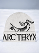 Шапка Arcteryx в белом цвете. - изображение 1