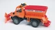 Игрушечная машинка Bruder Снегоуборочный автомобиль MB Unimog (2572) - изображение 3