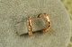 Серьги Xuping Jewelry колечки кожа змеи 1,3 см золотистые - изображение 1