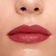 Сатиновая губная помада Giordani Gold Iconic 42659 Satin Red — Атласный красный - изображение 4