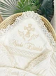 Утепленная крыжма для девочки Family Tradition велюровая махра плюш с вышивкой и кружевом 100х100 см айвори Крылья надежды - изображение 2
