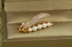 Брошь Xuping Jewelry Стручок с жемчугом 4 см золотистая - изображение 1