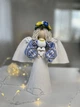 Украинский патриотический ангел ручной работы в веночке, верхушка на елку с сердечком «С Рождеством», высота 22 см, белая, статуэтка, сувенир ручной работы - изображение 2
