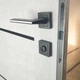 Комплект дверной ручки для межкомнатных дверей на розетке с замком и защёлкой TRION RADIANT AL-74 Black черный - изображение 5